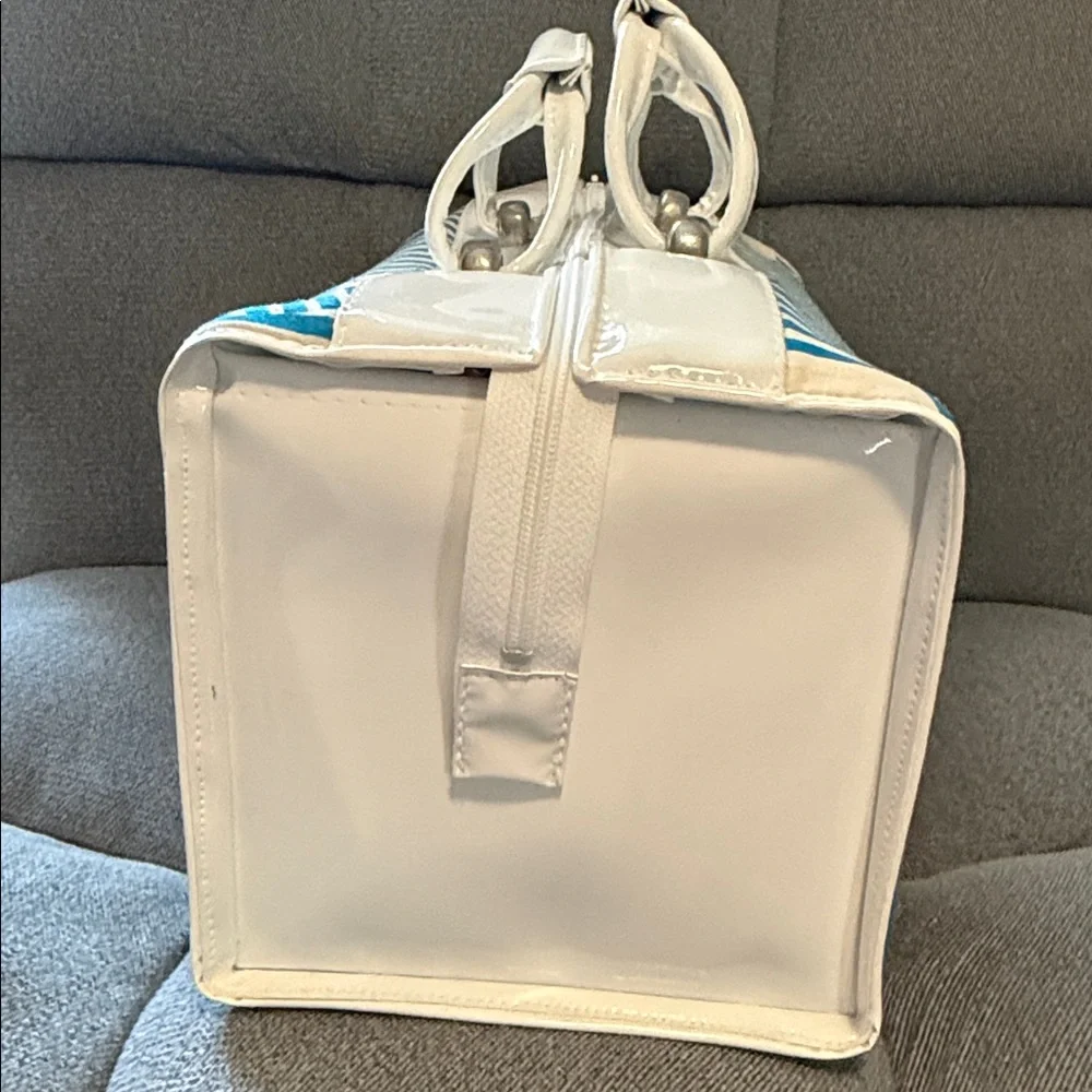 Vintage 1970s Striped Fish Blue/White Patent Leather Cosmetic / Beach Cooler Bag - Picture 4 of 9